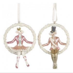 Nutcracker on wreath 🛍🏠